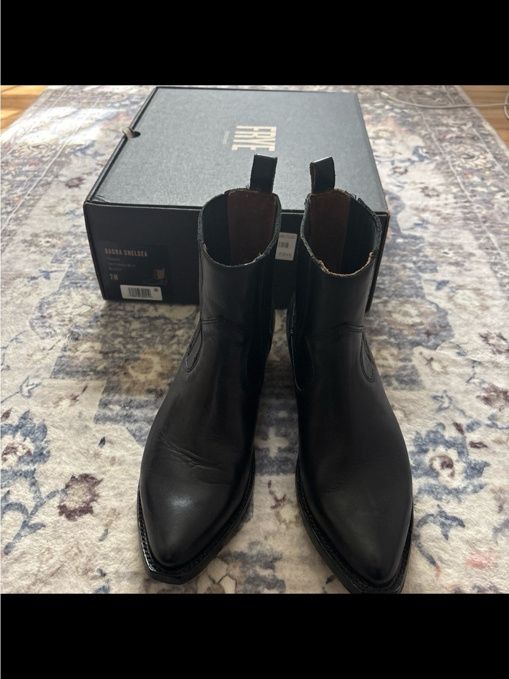 Frye Sacha Chelsea Black Leather Chelsea Boots size 7